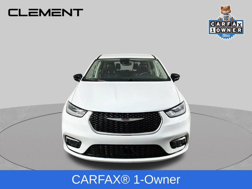 Used 2024 Chrysler Pacifica Touring-L FWD image 2