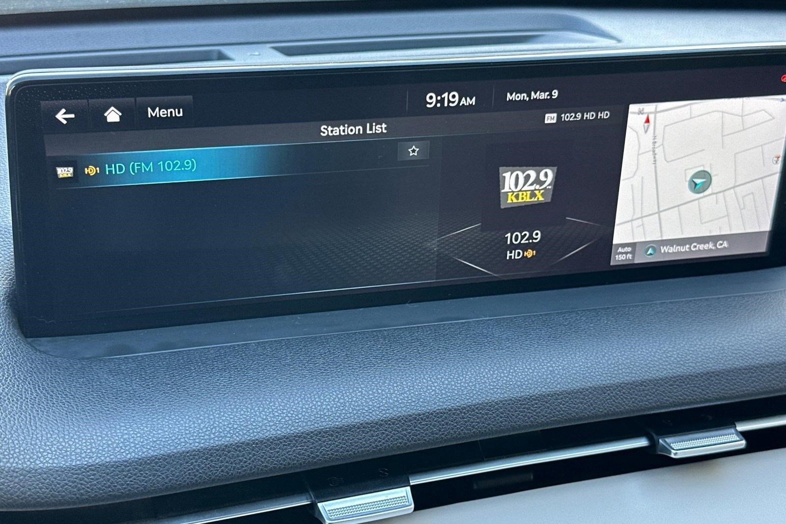 Used 2022 Genesis GV70 2.5T w/ Advanced Package image 26