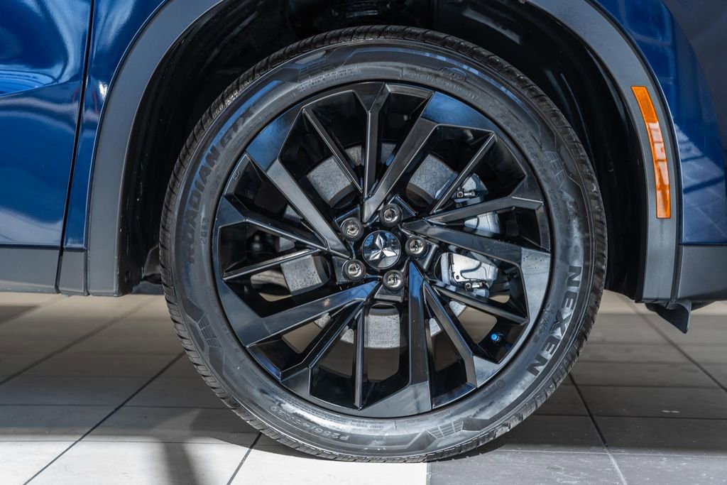 Used 2023 Mitsubishi Outlander SE Black Edition image 17