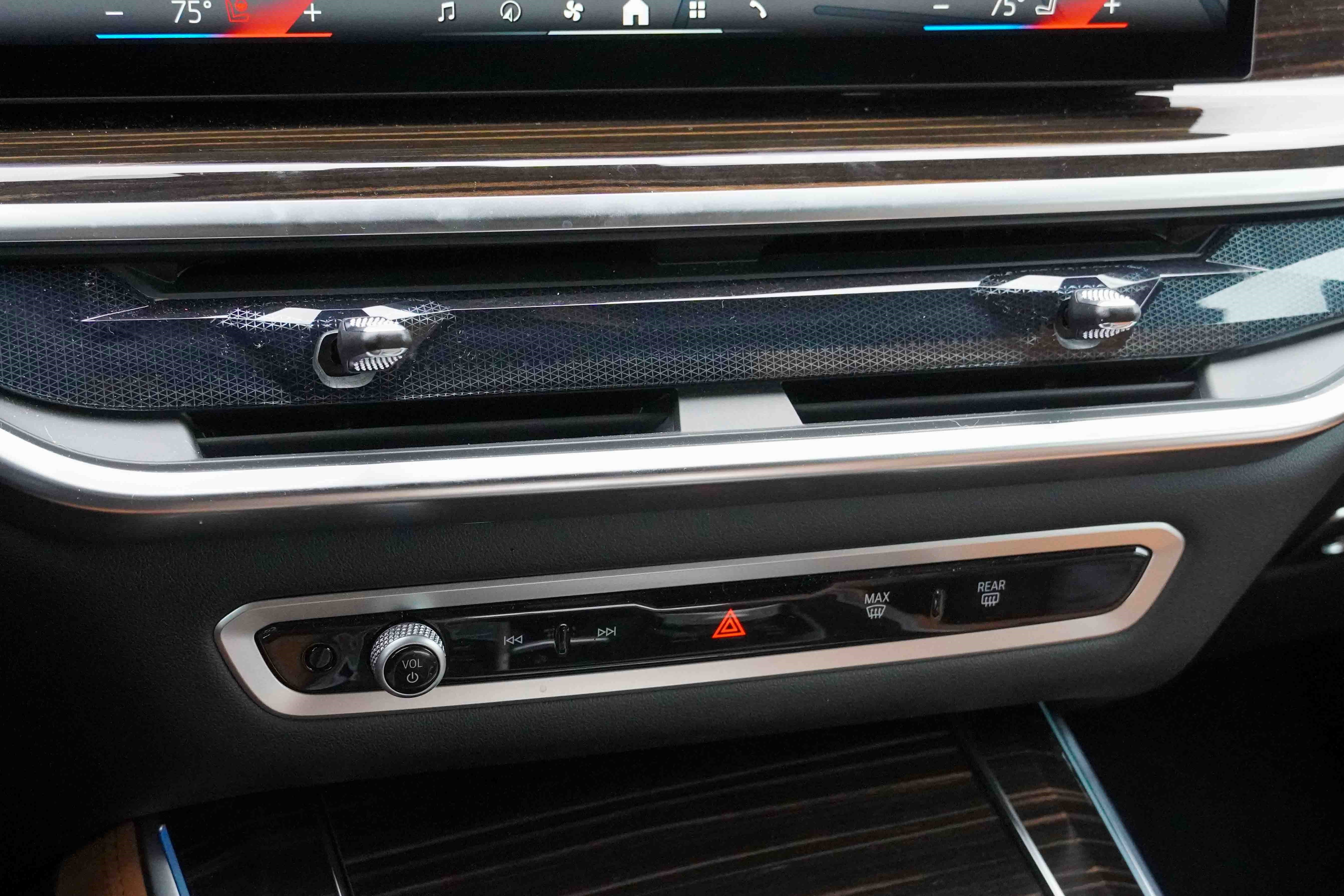 Certified 2025 BMW X5 xDrive40i w/ Climate Comfort Package image 29