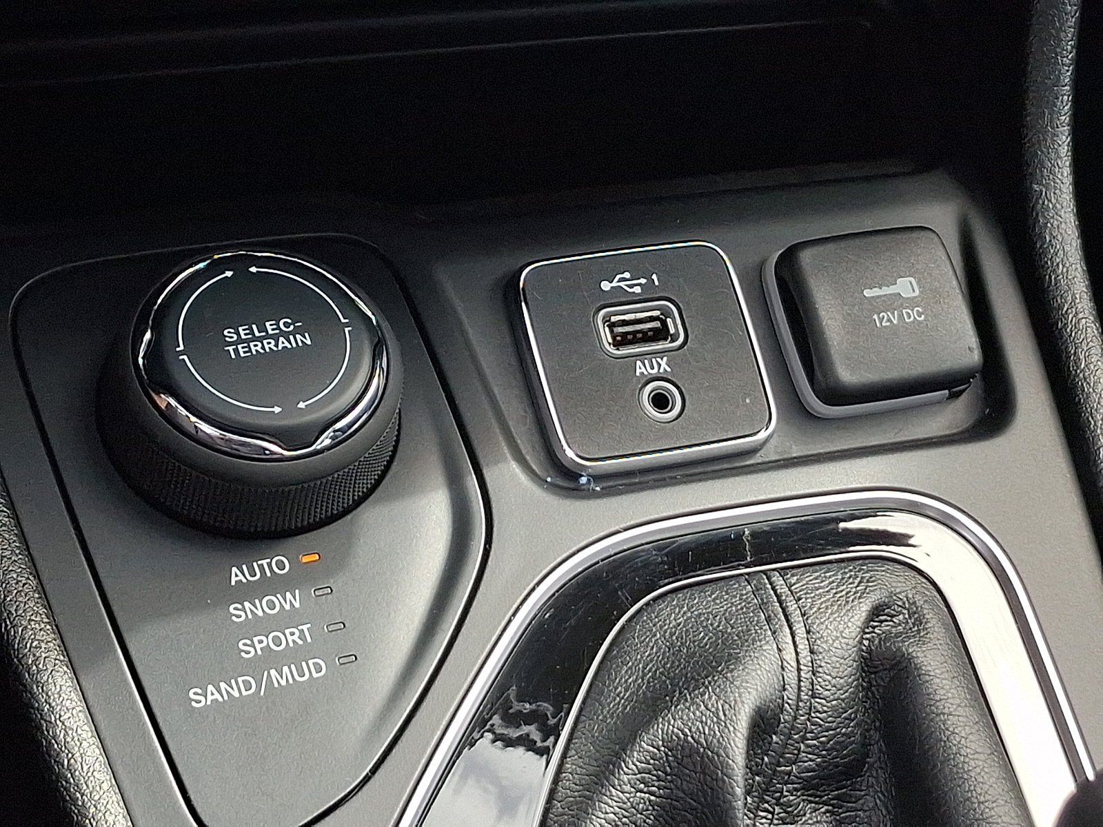Used 2021 Jeep Cherokee Limited AWD/4WD image 26