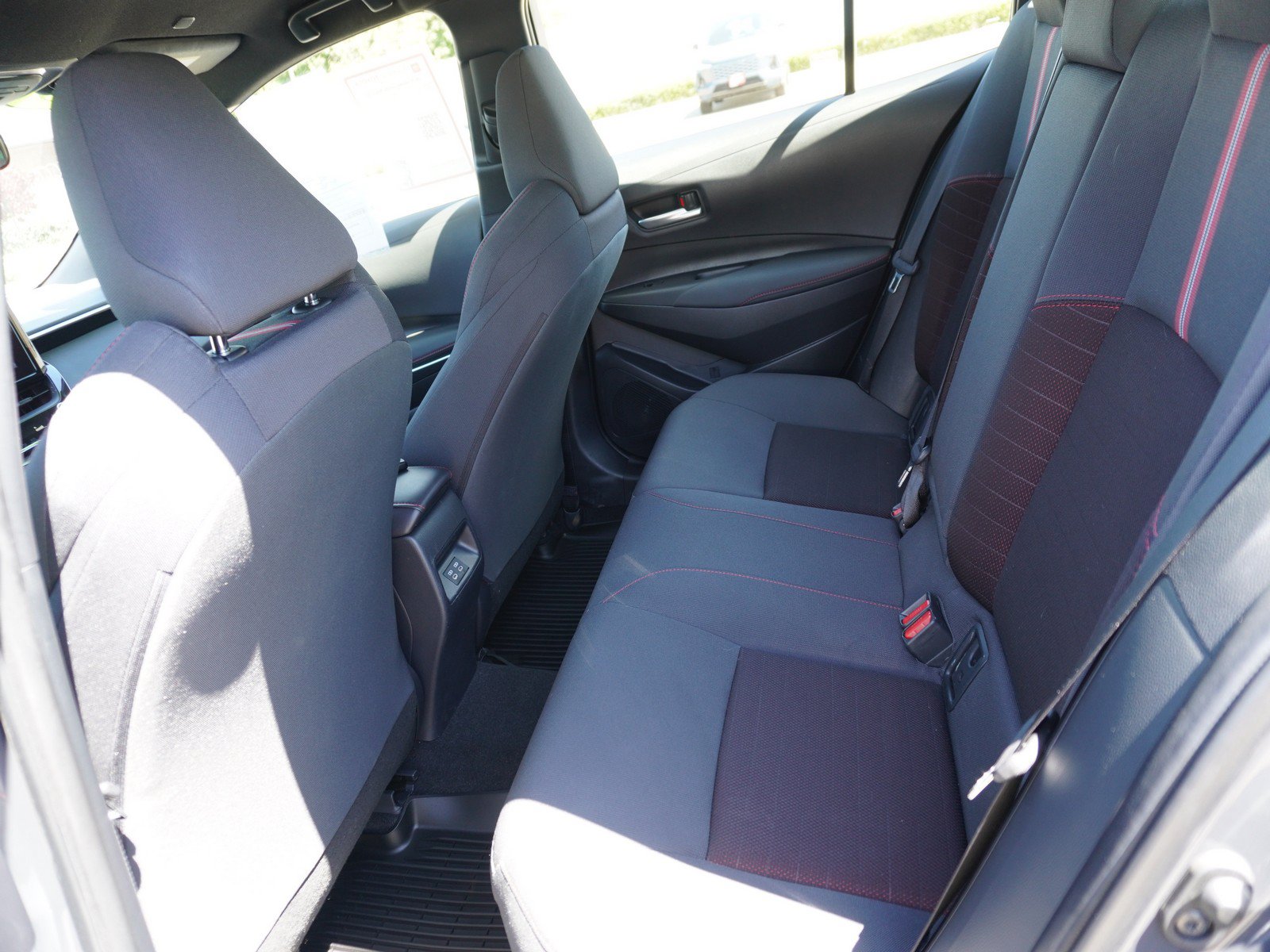 Used 2025 Toyota Corolla SE FWD image 12