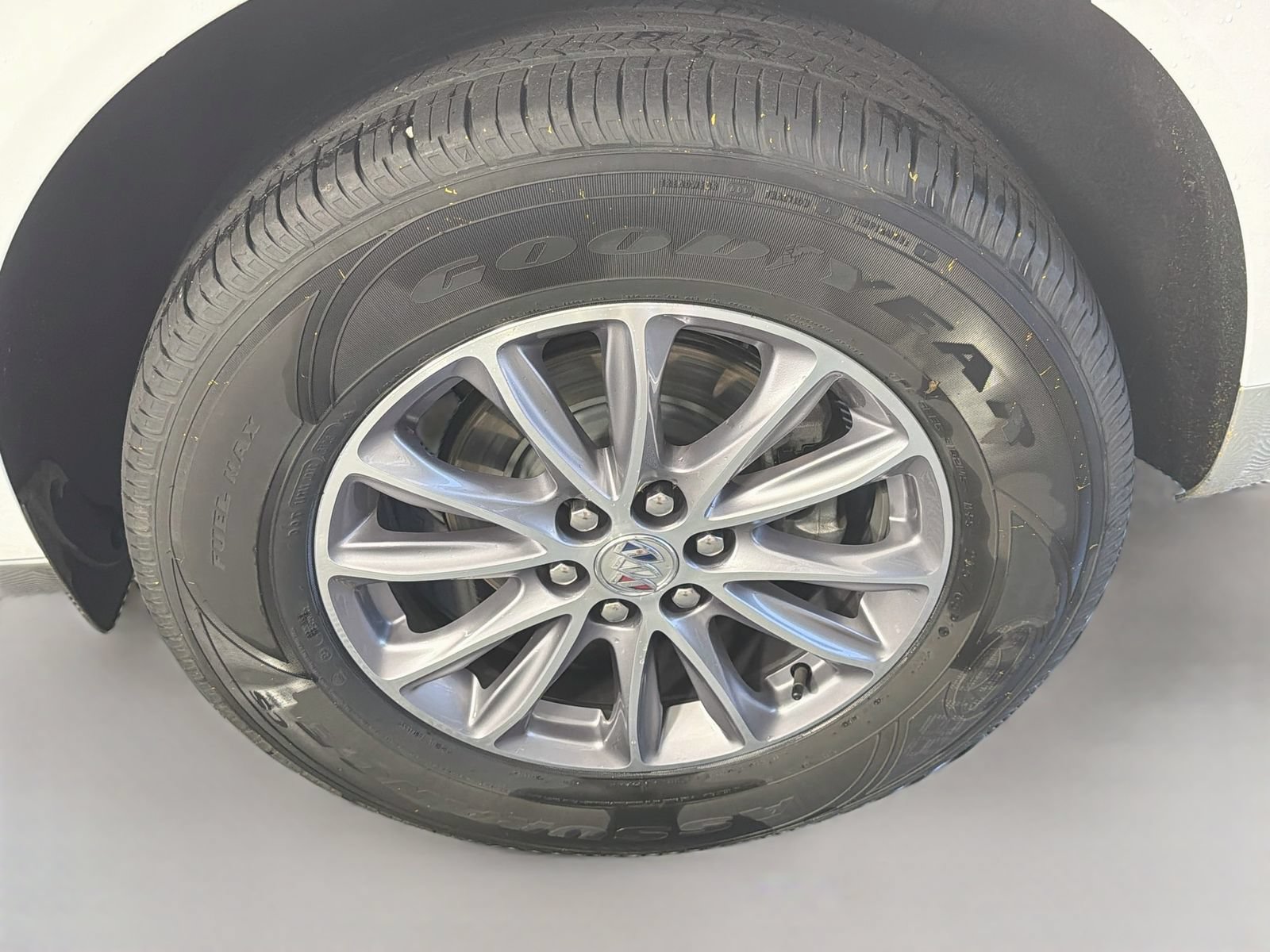 Used 2024 Buick Enclave Essence FWD image 31