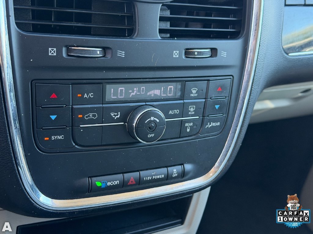 Used 2014 Chrysler Town & Country Touring FWD image 27