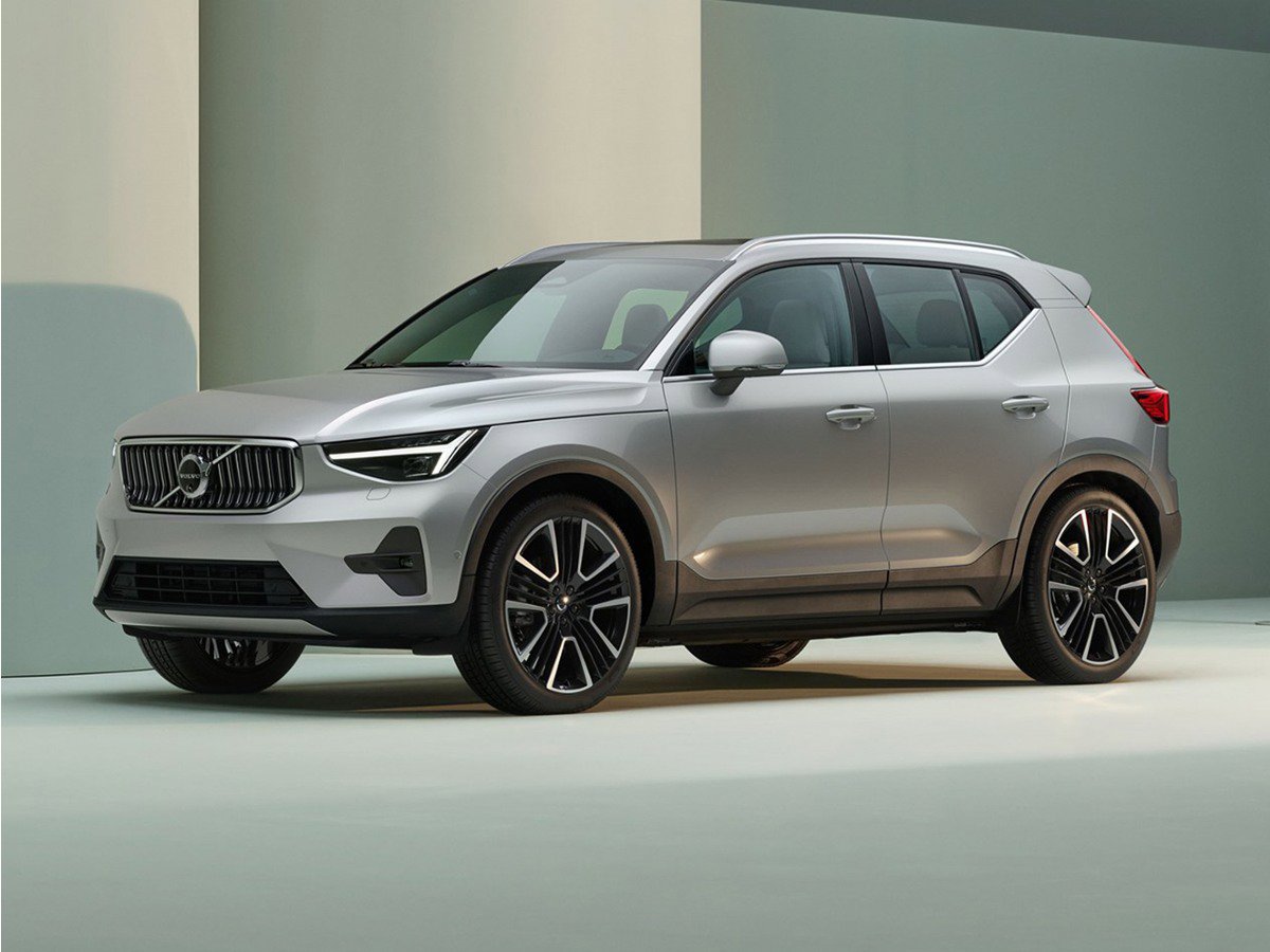 Used 2023 Volvo XC40 B5 Plus w/ Driver Assist Package