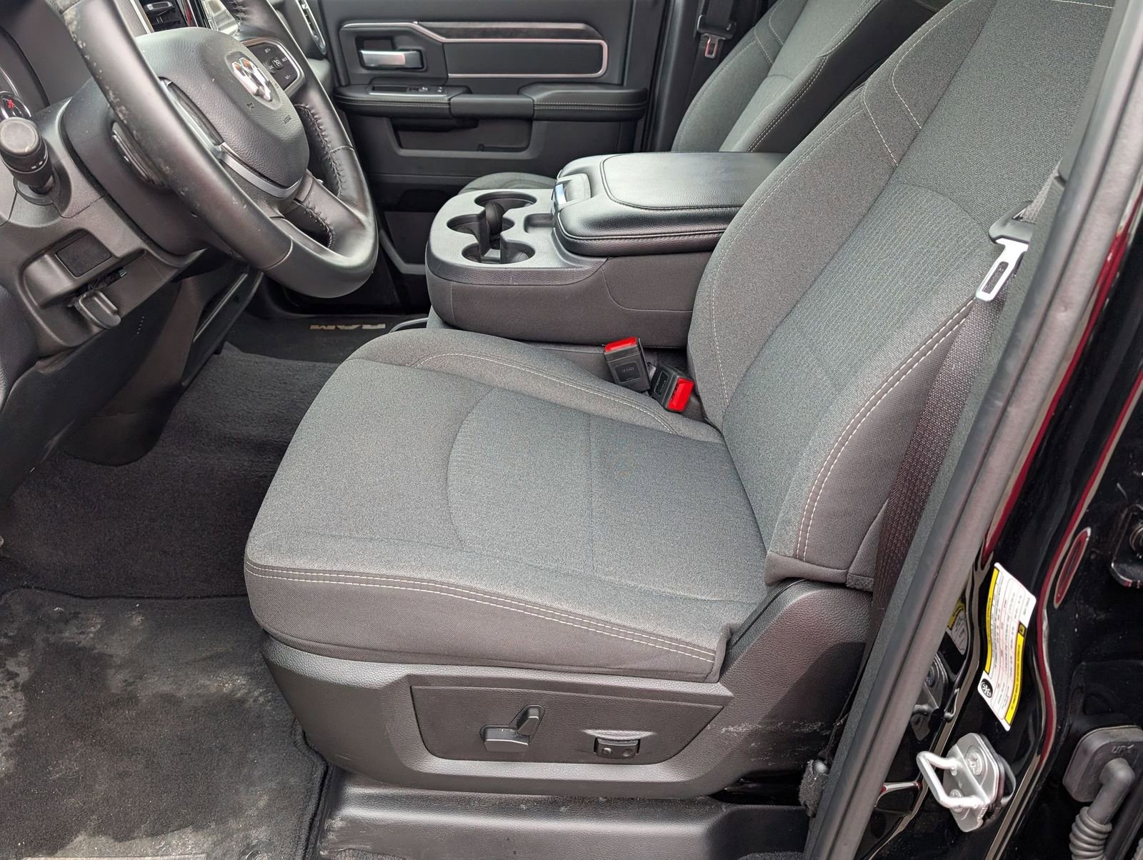 Used 2024 RAM 2500 Big Horn w/ Sport Appearance Package image 9