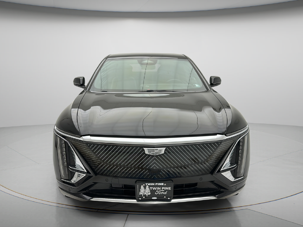 Used 2024 Cadillac Lyriq Tech AWD/4WD image 2
