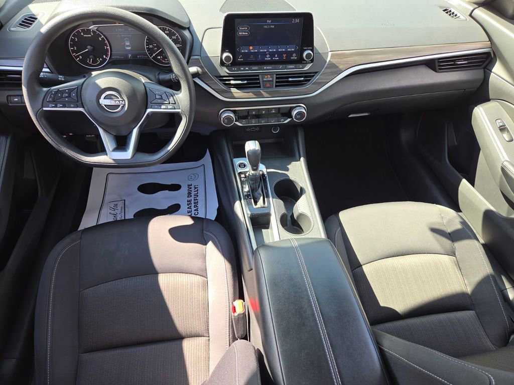 Used 2025 Nissan Altima 2.5 SV image 9