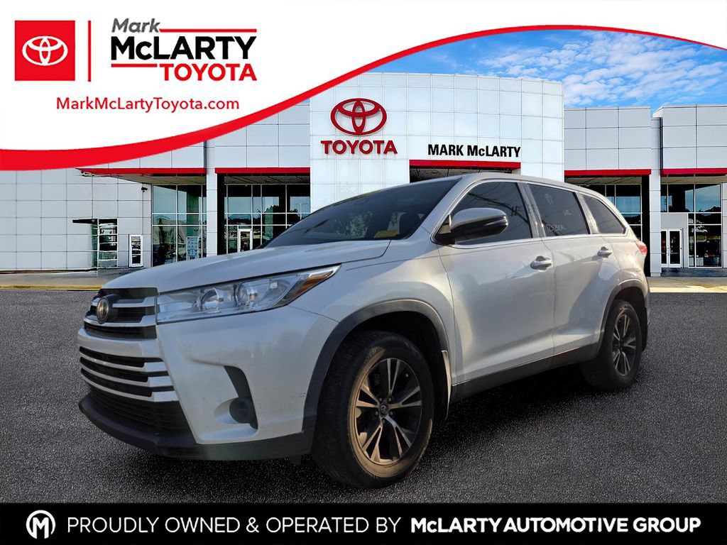 Used 2019 Toyota Highlander LE FWD image 1