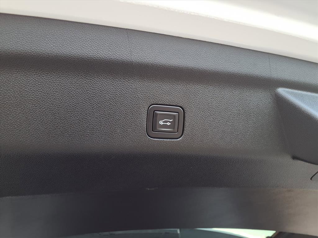 Used 2023 Chevrolet Suburban Premier image 33