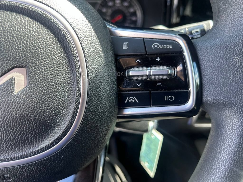 Used 2023 Kia Sorento LX AWD/4WD image 14