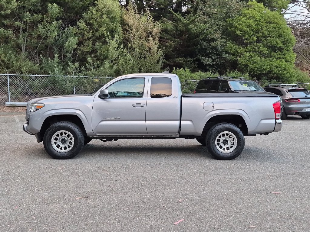 Used 2016 Toyota Tacoma SR5 w/ Towing Package AWD/4WD image 8