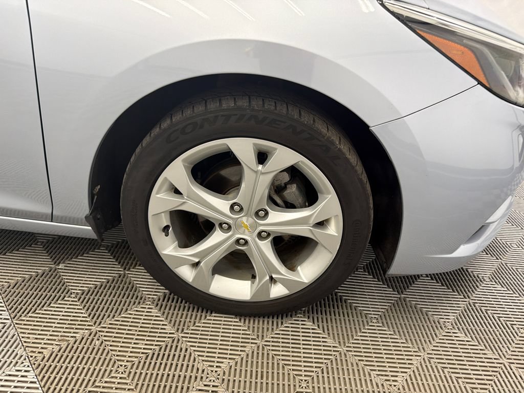 Used 2017 Chevrolet Cruze Premier FWD image 14