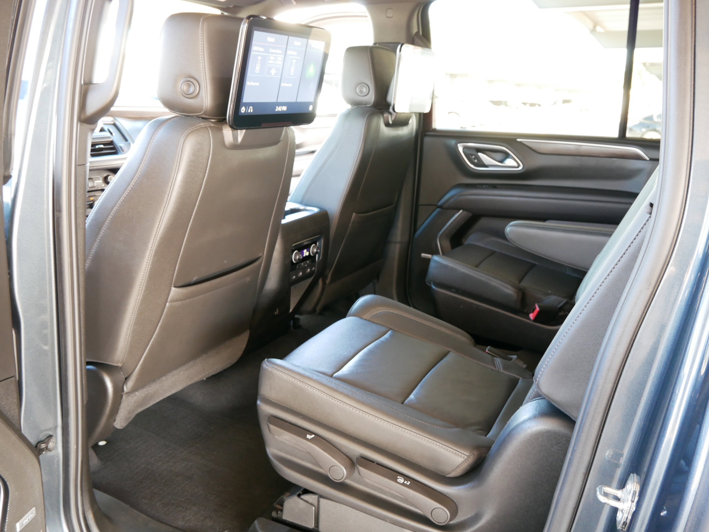 Used 2021 Chevrolet Suburban Z71 w/ Rear Media and Nav Package image 22