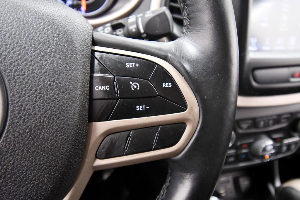 Used 2017 Jeep Cherokee Limited image 21