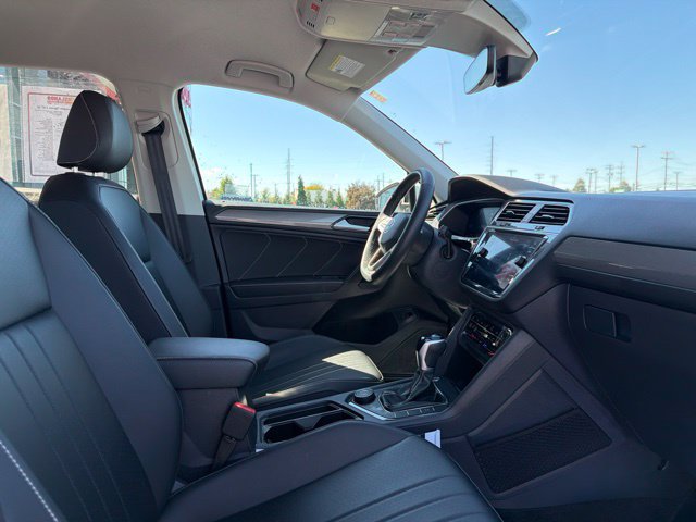 Used 2024 Volkswagen Tiguan SE AWD/4WD image 30