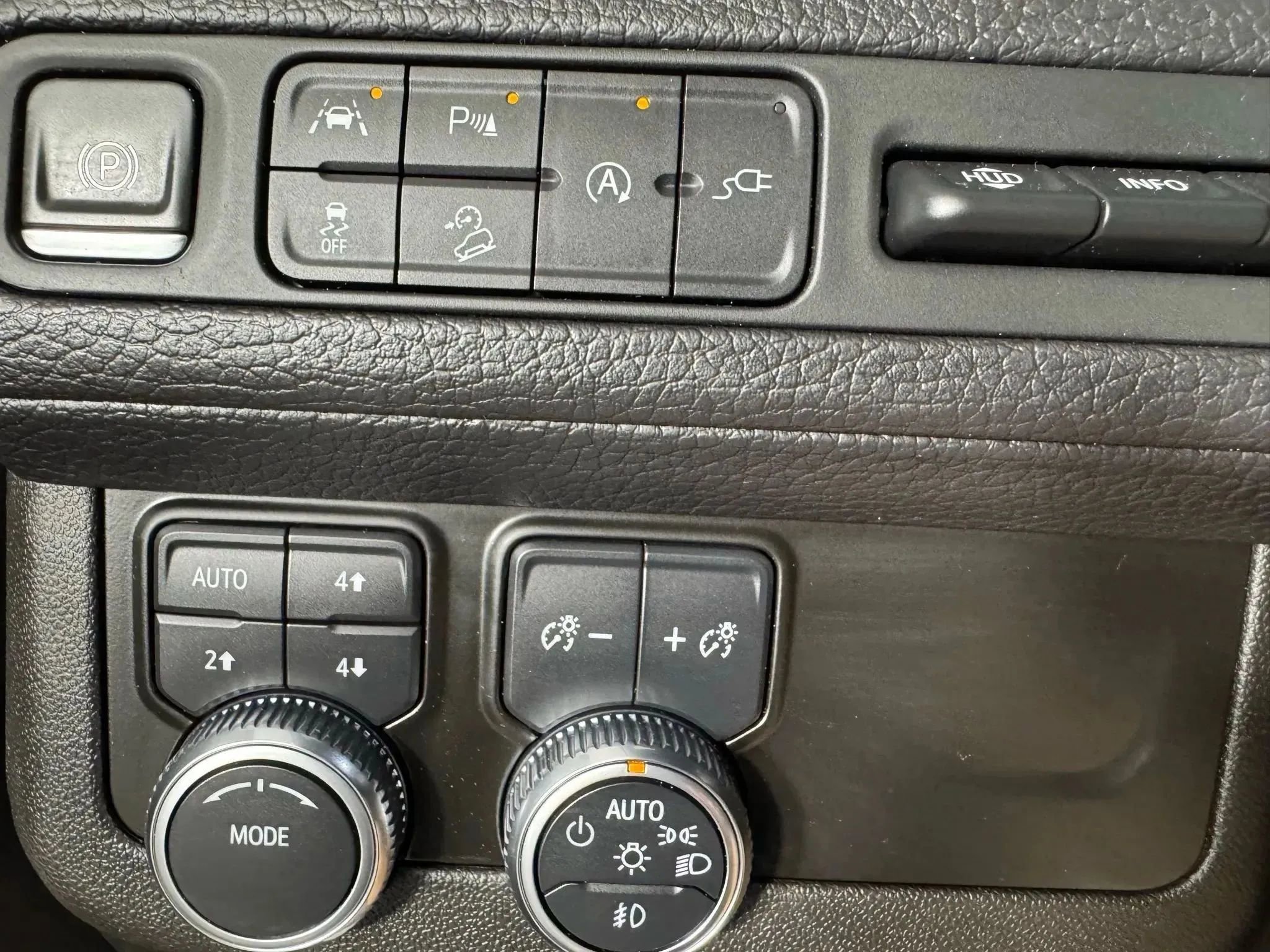 Used 2021 GMC Yukon XL Denali w/ Advanced Technology Package image 23