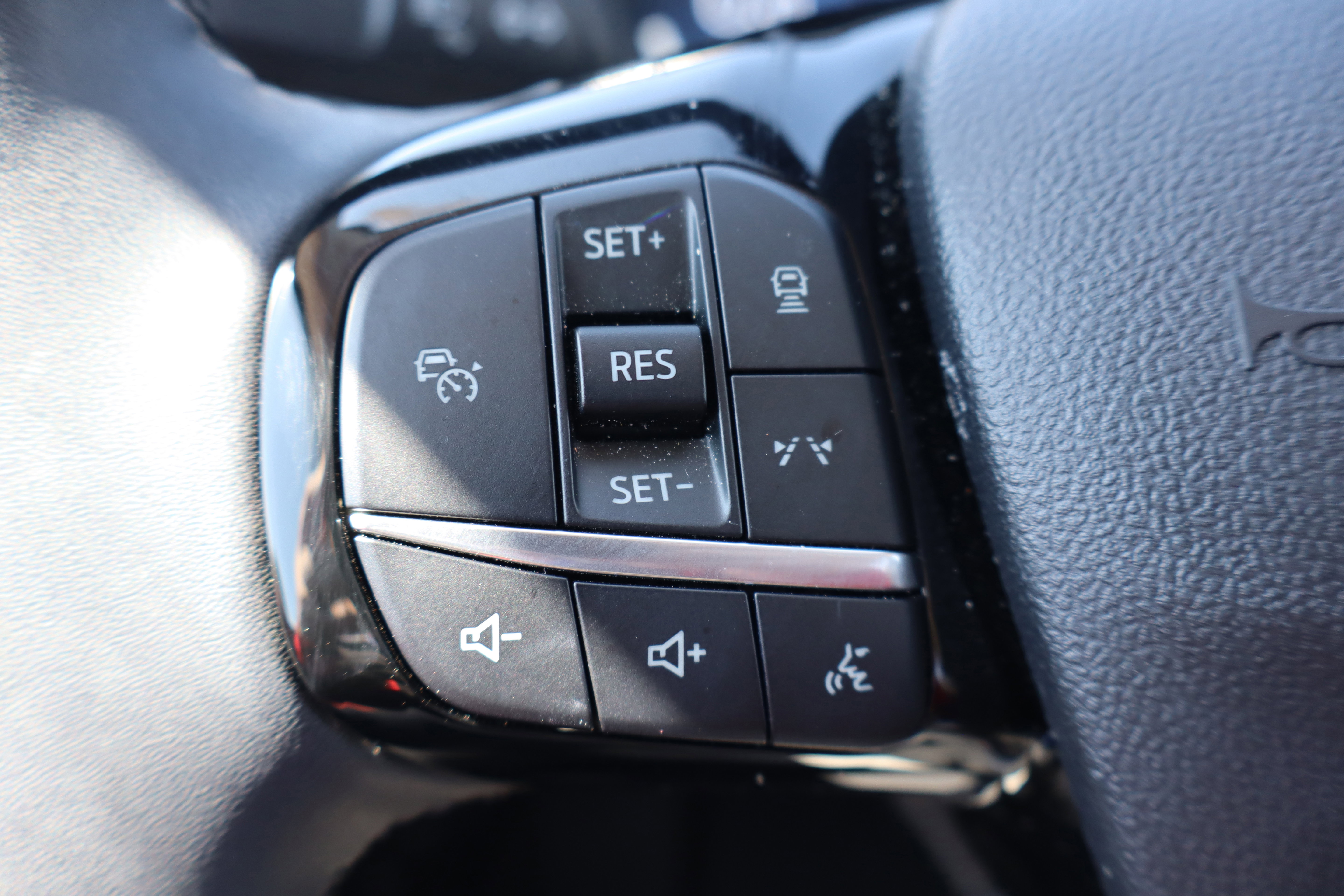 Used 2024 Ford Escape Platinum w/ Premium Technology Package AWD/4WD image 15