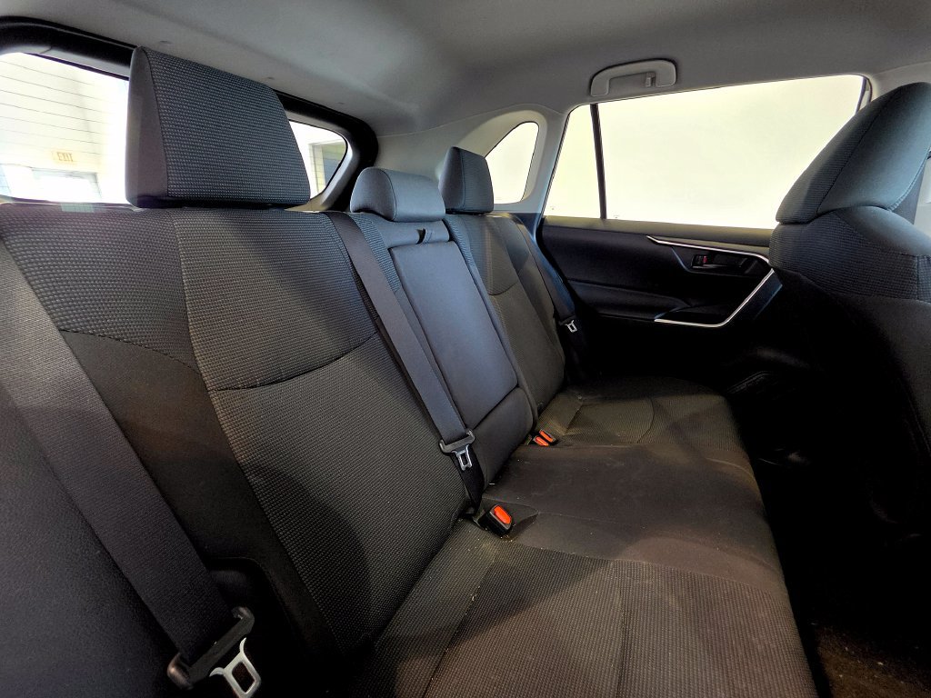 Used 2025 Toyota RAV4 LE AWD/4WD image 31