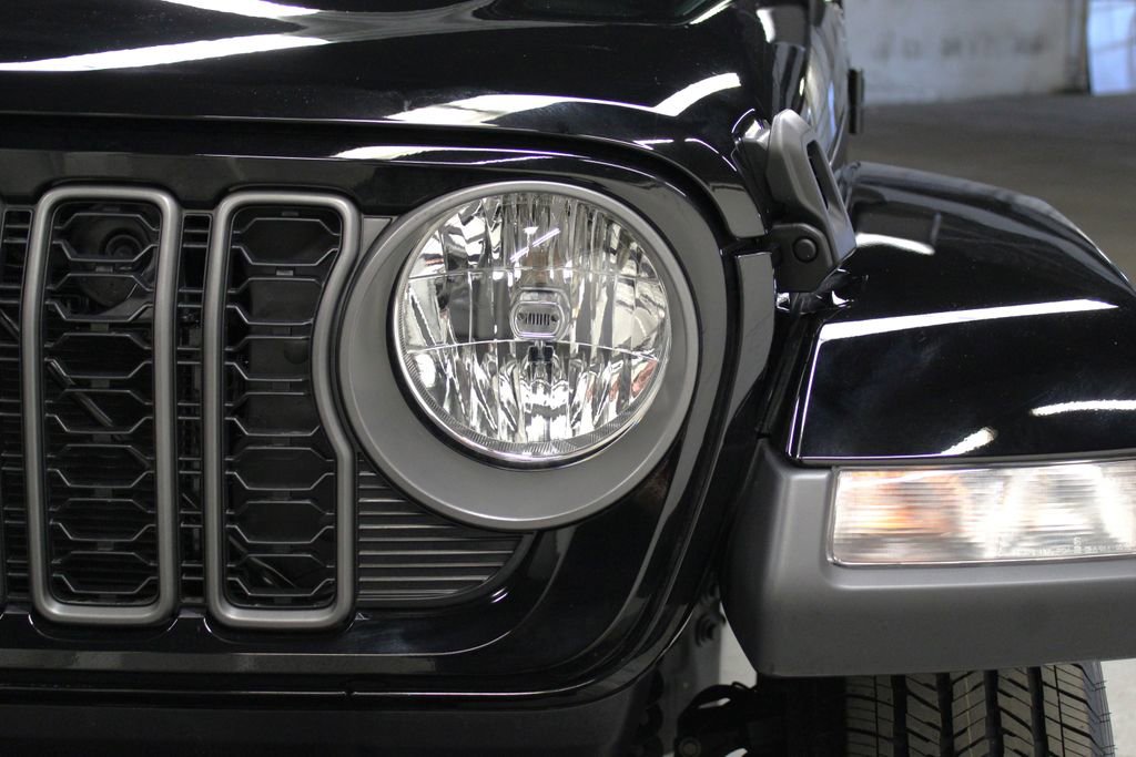 New 2026 Jeep Gladiator Sport image 30