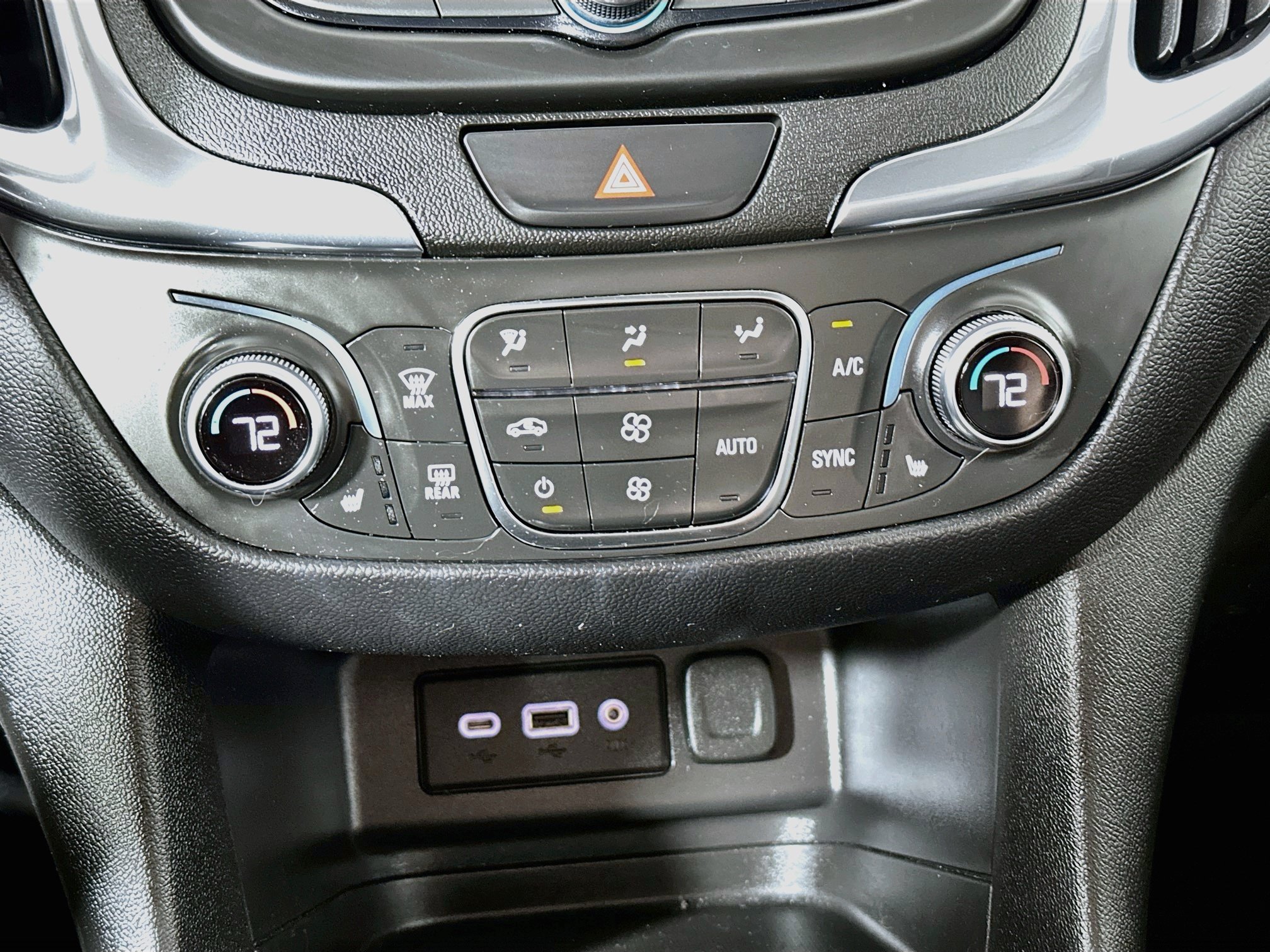 Used 2021 Chevrolet Equinox LT FWD image 15