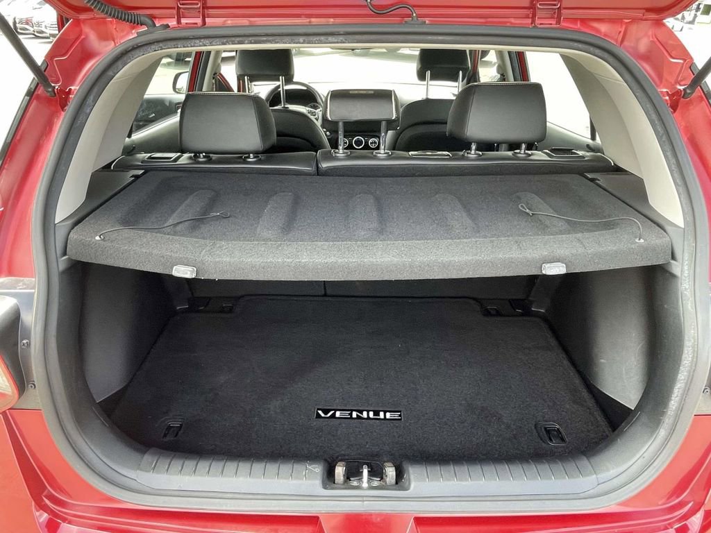 Used 2022 Hyundai Venue Limited image 10