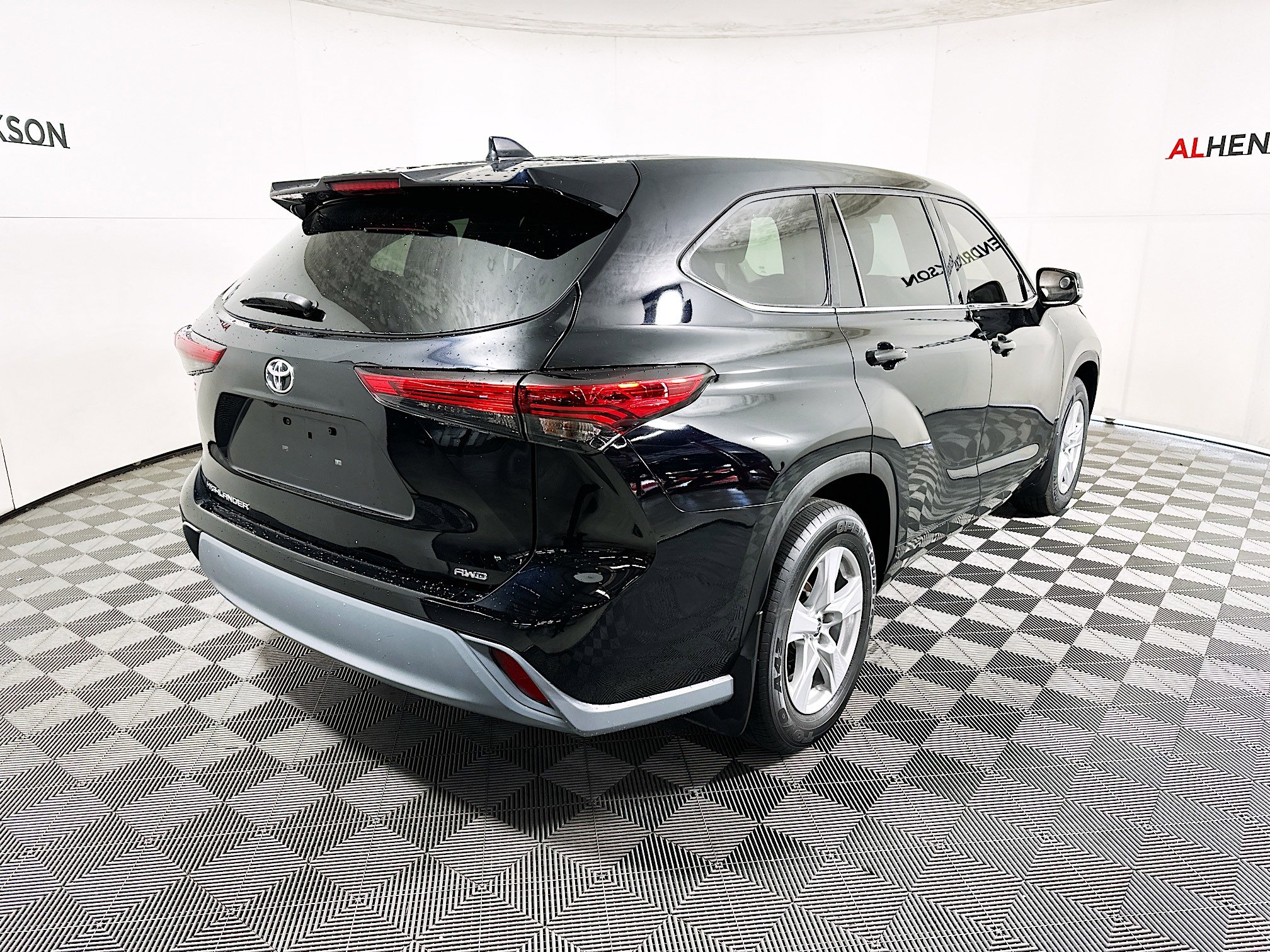 Used 2021 Toyota Highlander L image 3