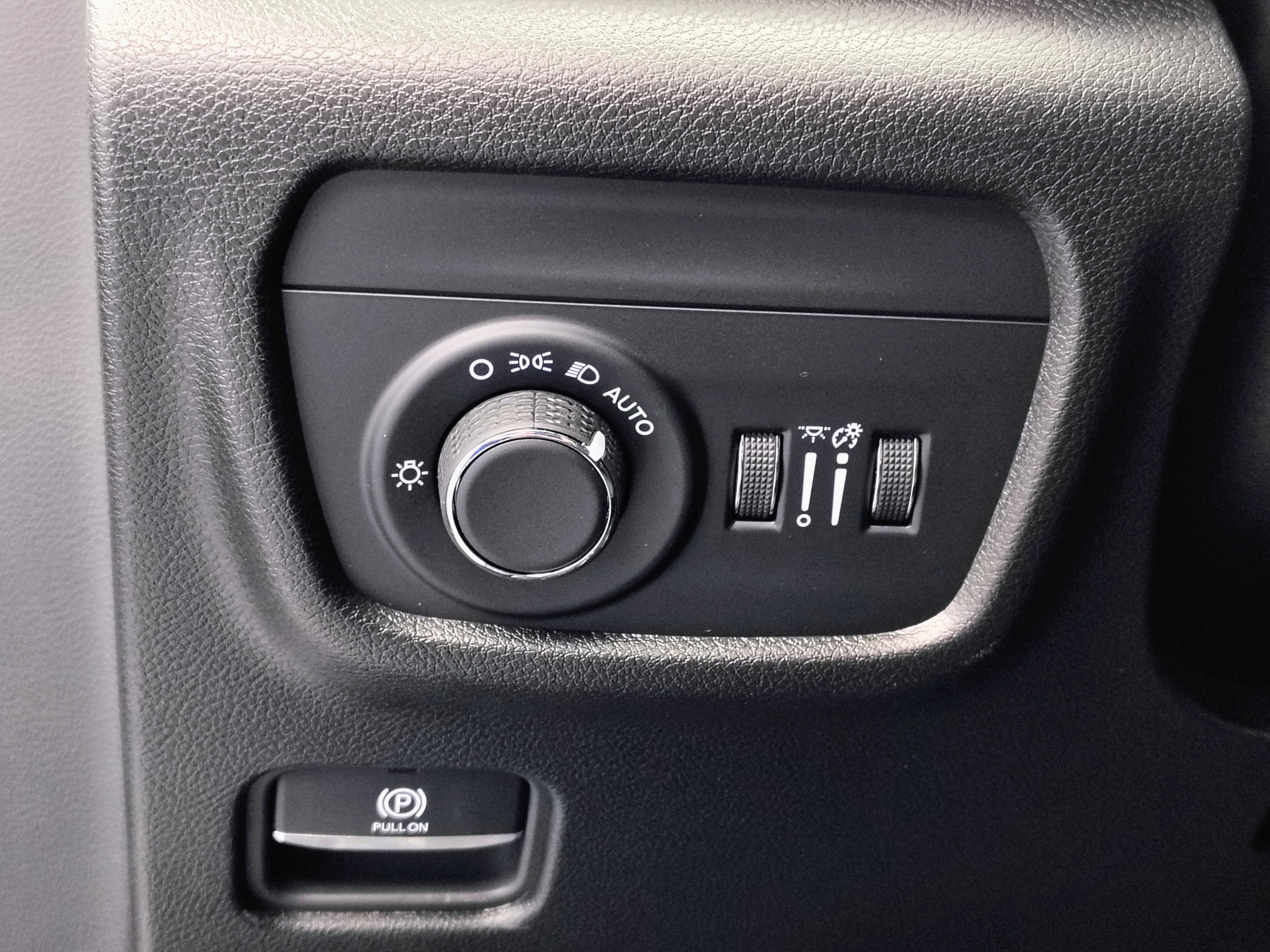 New 2025 Jeep Grand Cherokee Altitude image 39