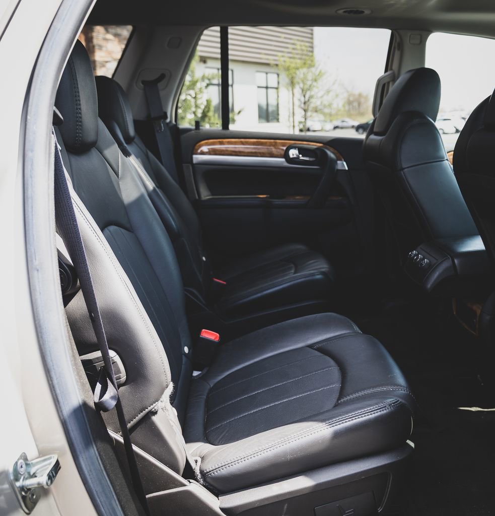 Used 2008 Buick Enclave CXL w/ Driver Confidence Package image 28