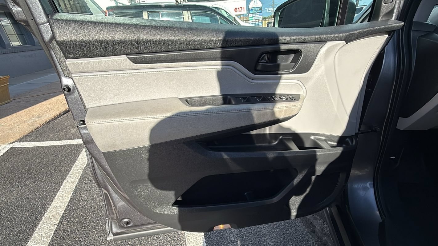 Used 2018 Honda Odyssey EX image 9