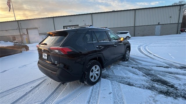 Used 2021 Toyota RAV4 LE image 29