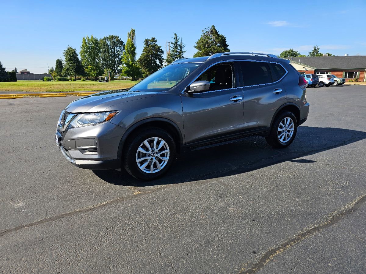 Used 2020 Nissan Rogue SV image 3