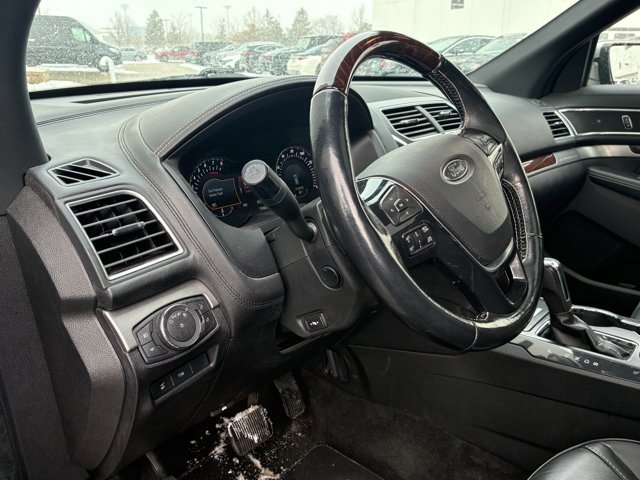 Used 2017 Ford Explorer Platinum image 10