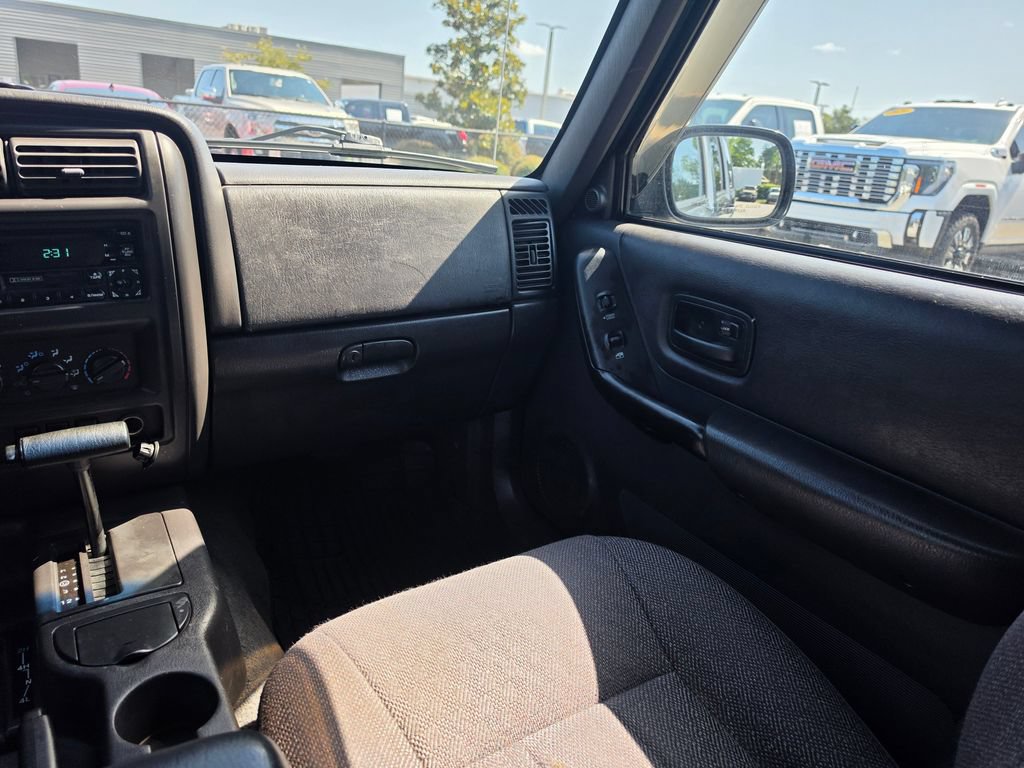 Used 2001 Jeep Cherokee Limited AWD/4WD image 18