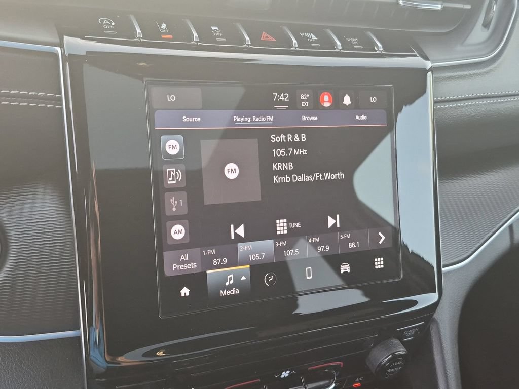 Used 2025 Jeep Grand Cherokee Laredo X RWD image 16