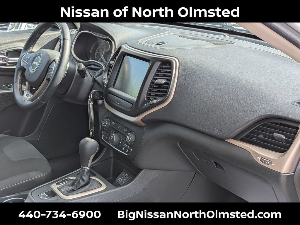 Used 2015 Jeep Cherokee Latitude w/ Cold Weather Group FWD image 27