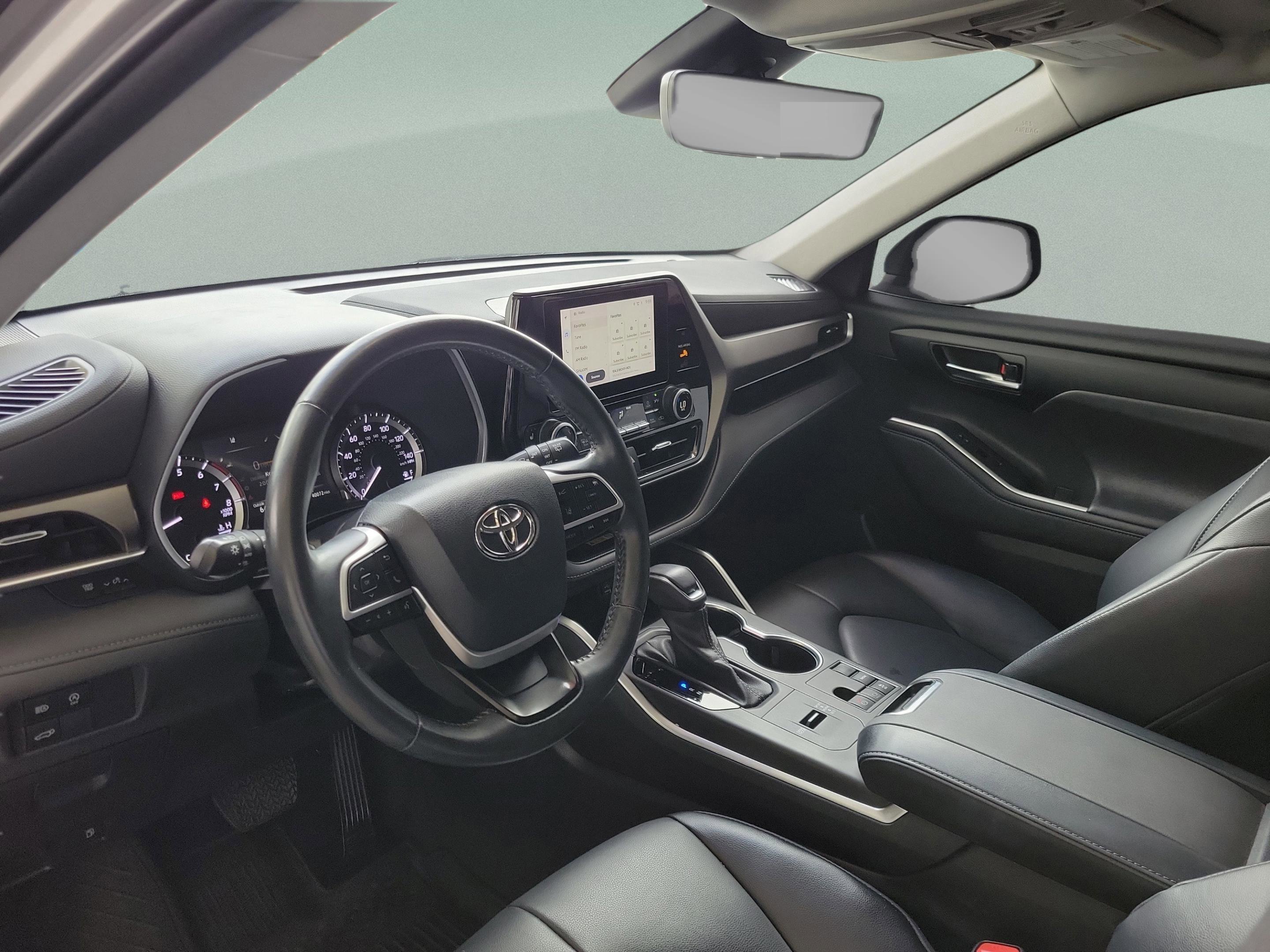 Used 2023 Toyota Highlander XLE image 8