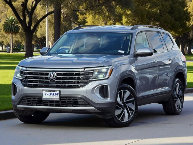 Used 2024 Volkswagen Atlas SE image 2