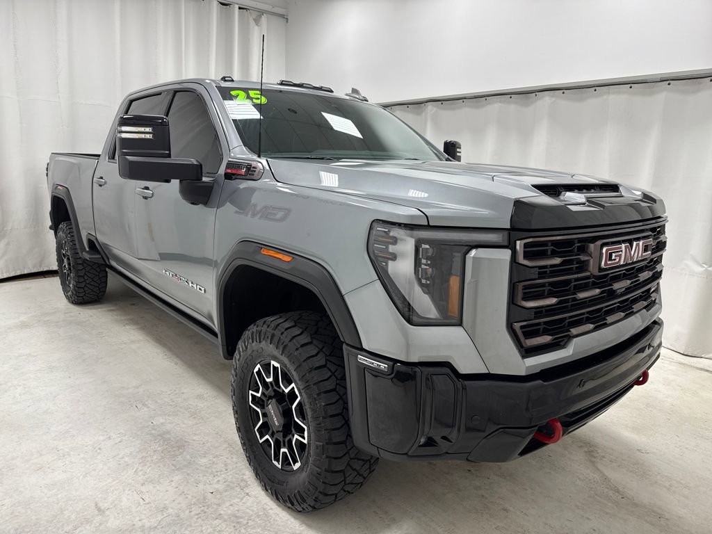 Used 2025 GMC Sierra 2500 AT4X image 3