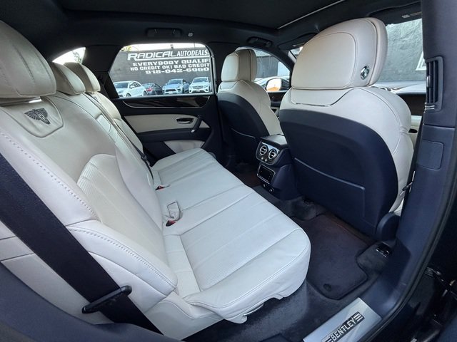 Used 2019 Bentley Bentayga AWD/4WD image 36