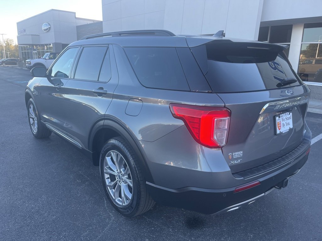 Used 2022 Ford Explorer XLT w/ Equipment Group 202A image 3