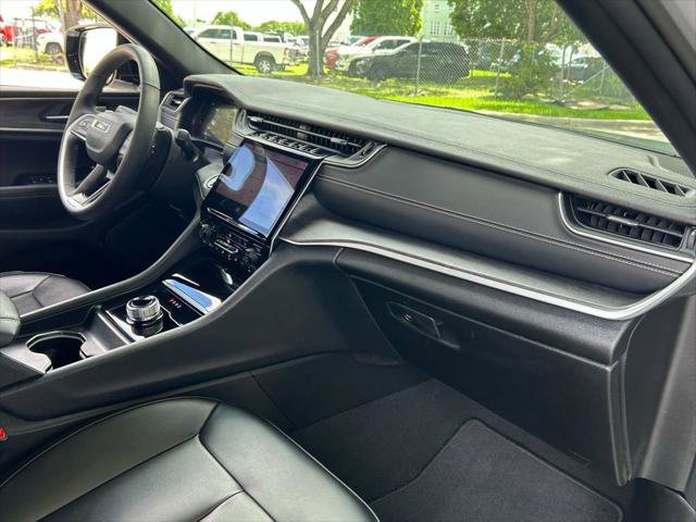 Certified 2024 Jeep Grand Cherokee Limited w/ Black Appearance Package image 33