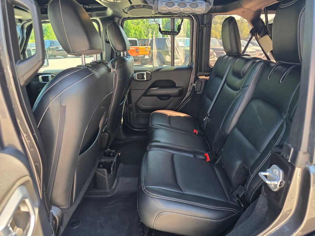 Used 2022 Jeep Wrangler Unlimited Sahara AWD/4WD image 10