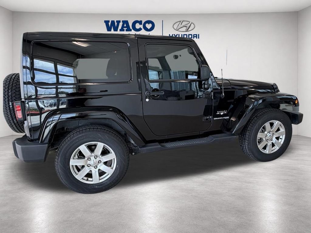 Used 2018 Jeep Wrangler Sahara w/ Connectivity Group AWD/4WD image 9