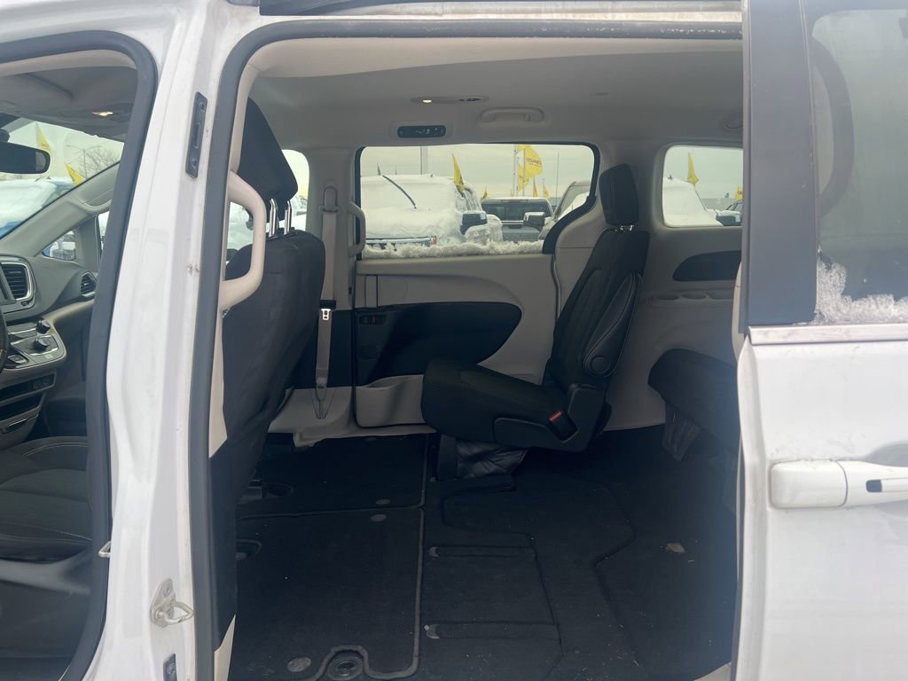 Used 2024 Chrysler Voyager LX image 24
