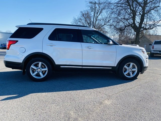 Used 2018 Ford Explorer XLT w/ Equipment Group 202A image 6