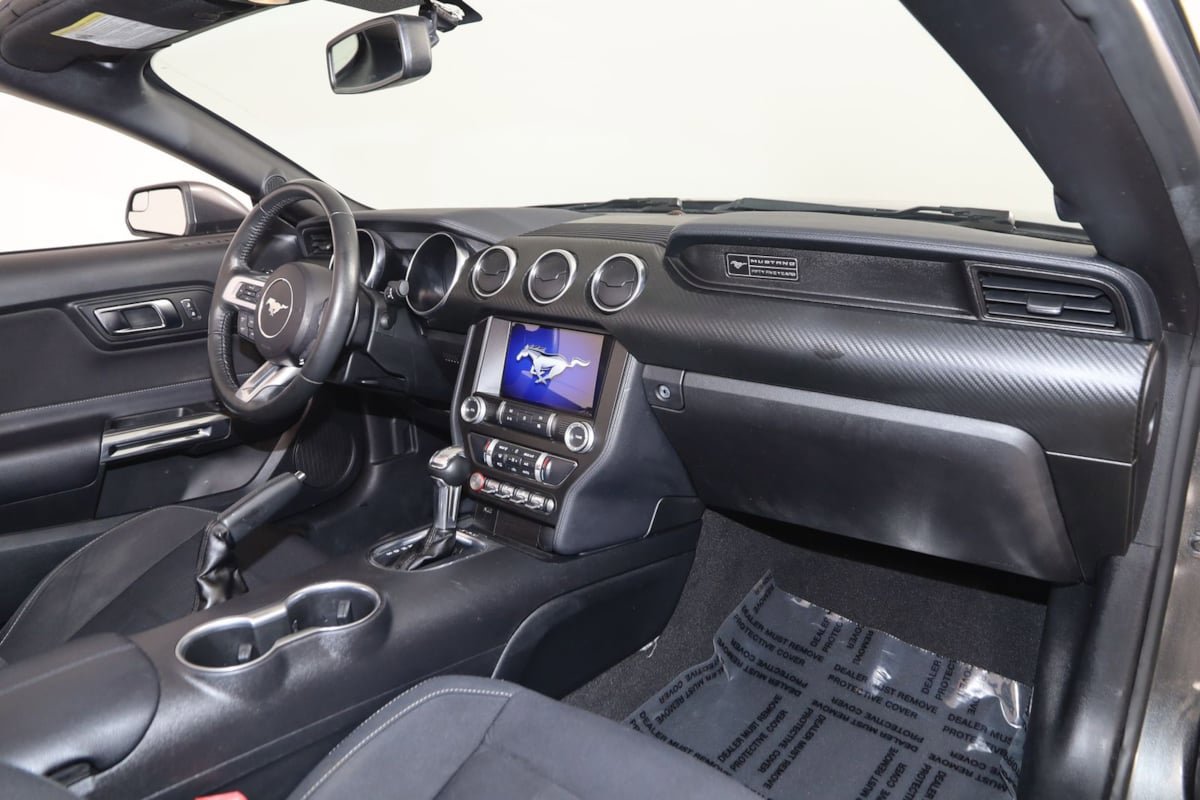 Used 2020 Ford Mustang Convertible RWD image 43