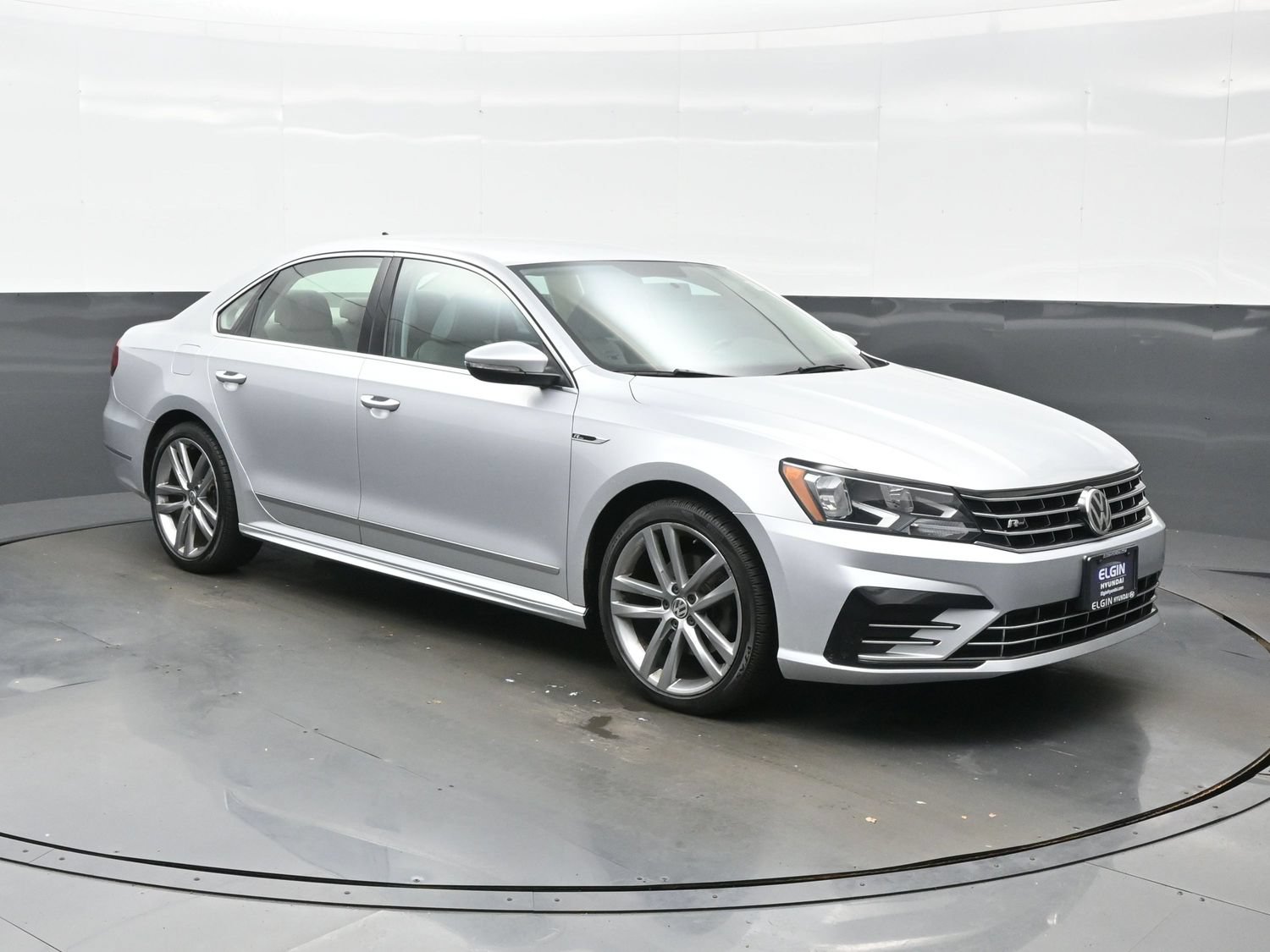 Used 2017 Volkswagen Passat 1.8T R-Line FWD image 8