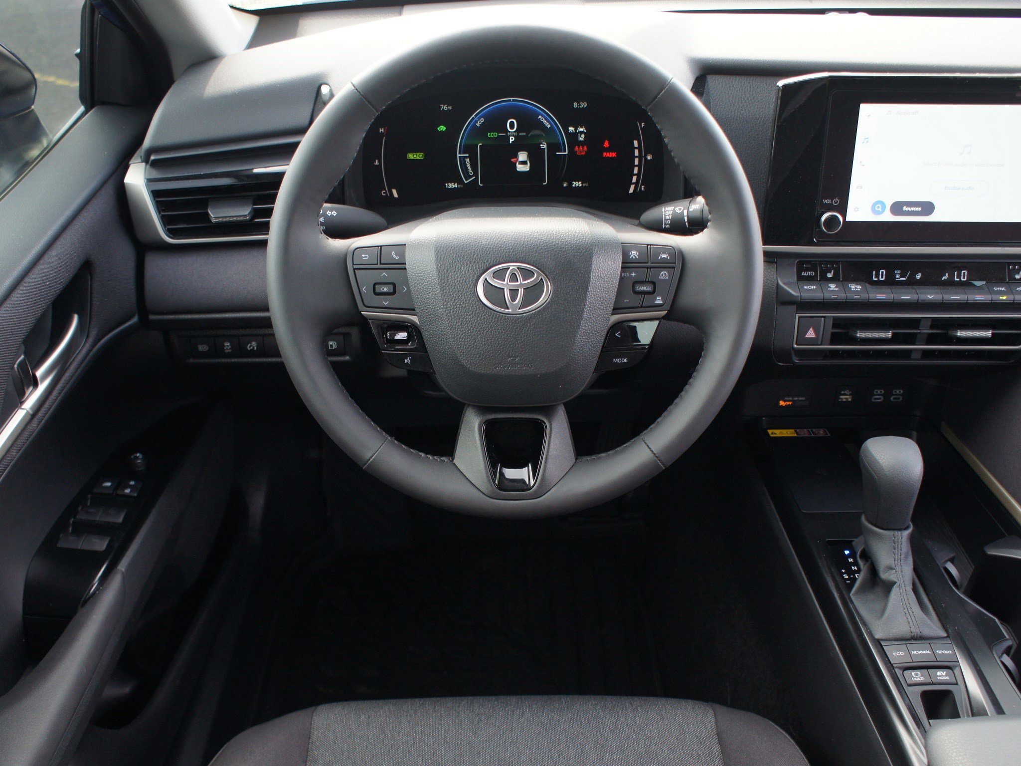 Used 2025 Toyota Camry LE w/ Convenience Package FWD image 5