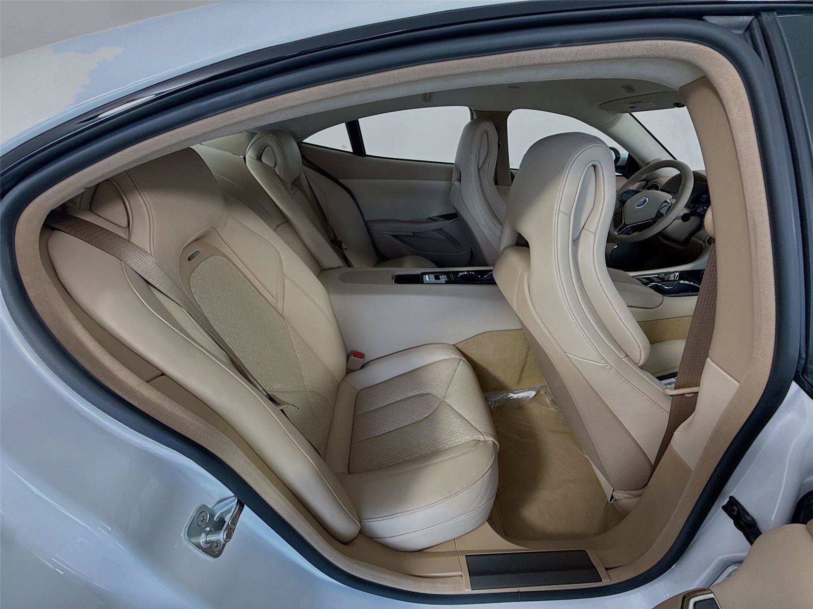 New 2025 Karma Revero Luxury RWD image 18